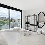 Karat La Quinta Feriehus *